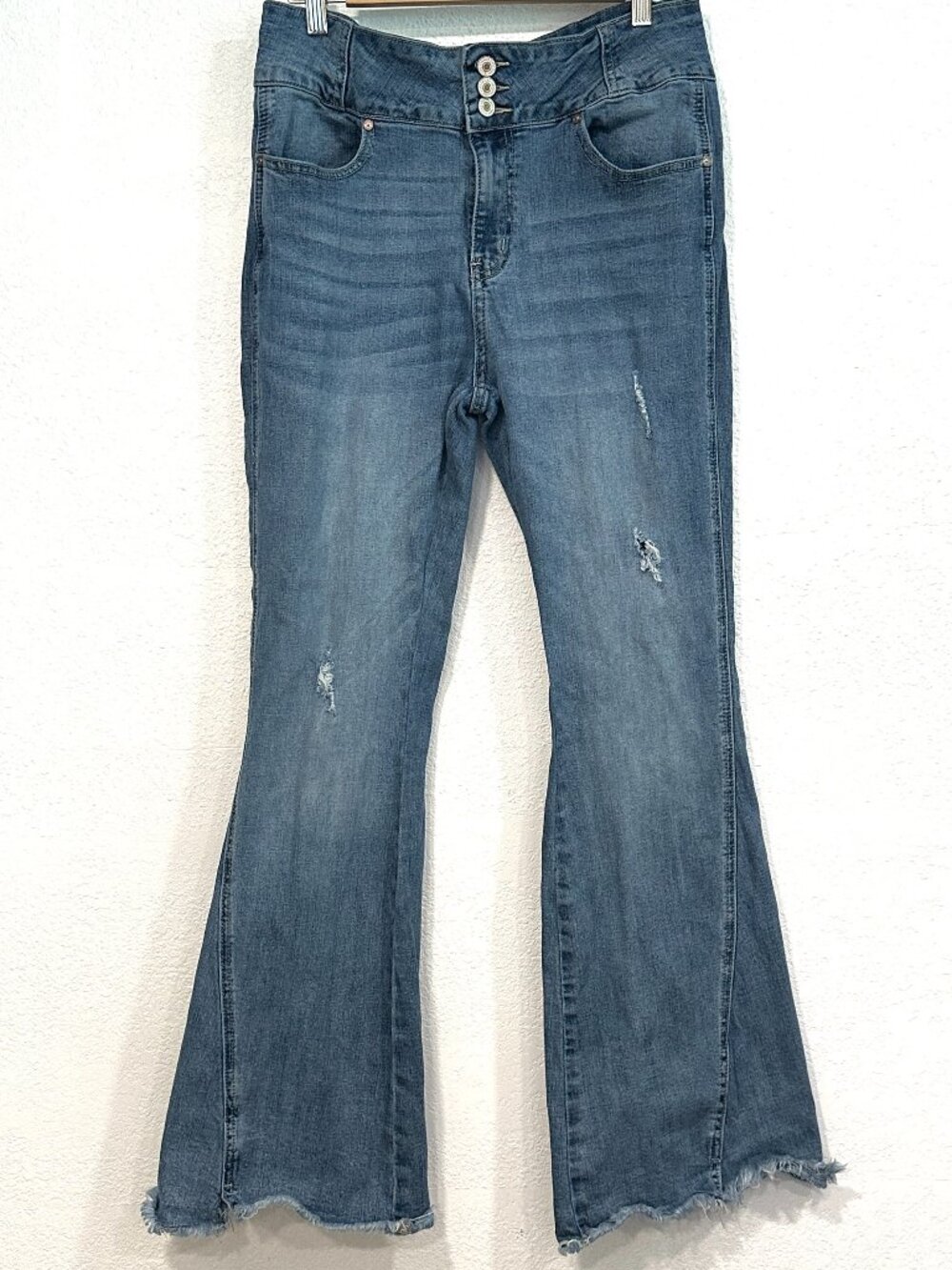 KanCan Jeans Flare Leg Raw Hem Distressed Stretch Denim W31xL31 Womens JRs Sz 13